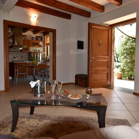 Apartment Flat In Villa, With Garden, Barbecue *