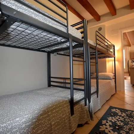 Flat In Villa, With Garden, Barbecue Apartment *