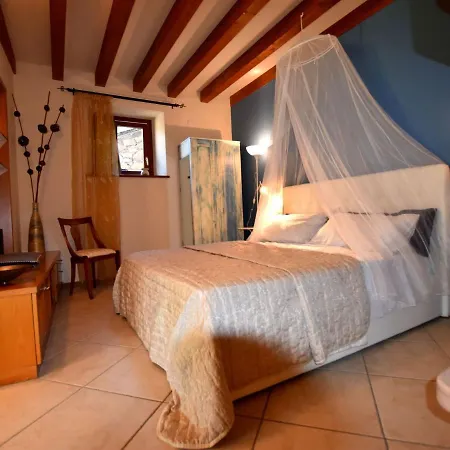 Flat In Villa, With Garden, Barbecue Apartment